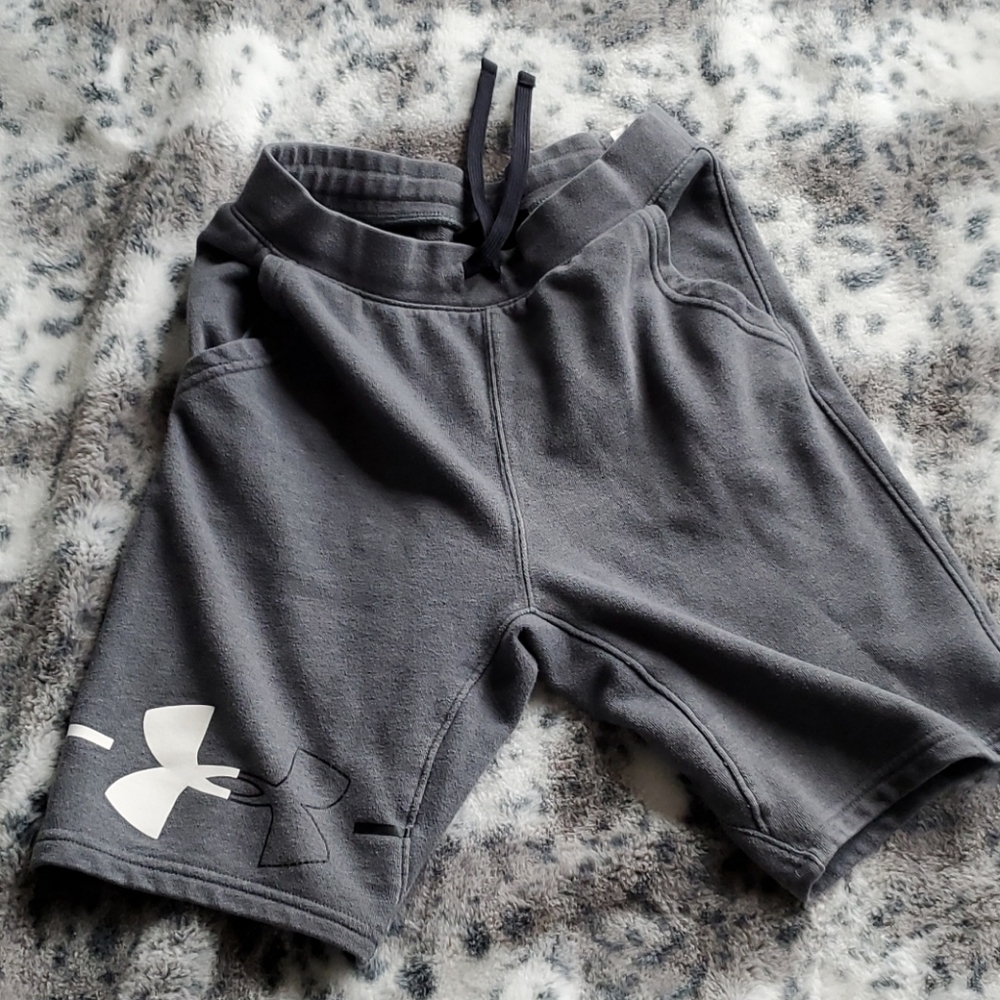 Under Armour youth shorts size xl